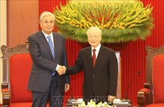 越共中央总书记阮富仲会见哈萨克斯坦总统托卡耶夫