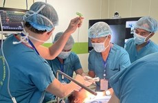 军医学院103军医院为老挝军医逐步掌握肾移植技术提供支持