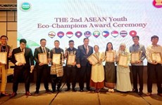 越南两名青年荣获东盟青年生态冠军奖