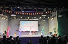 越法建交50周年：会安文化节在巴黎开幕
