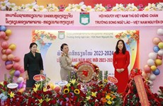 阮攸老越双语学校隆重举行新学年开学典礼