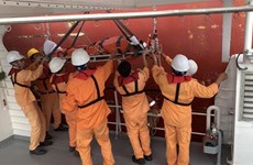 越南第三区海事搜救协作中心及时营救两名海上遇险外籍船员