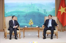 越南政府总理范明政会见即将届满离任的老挝驻越南大使森菲特•洪邦光
