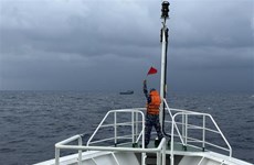越南海军第四海区成功营救长沙水域遇险渔船