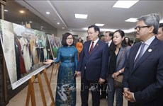  越南国会主席王廷惠出席越孟关系50周年图片展开幕剪彩仪式