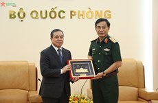 潘文江大将会见老挝驻越南大使