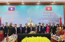 昆嵩省加大与老挝占巴塞省的合作关系