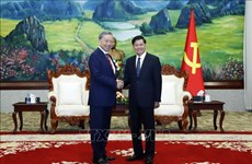 老挝领导人高度评价老挝和越南公安部合作成效