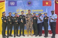越南赴南苏丹维和工作组三名军官获授联合国“和平勋章”