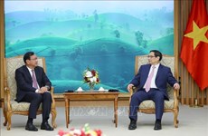 越南政府总理范明政会见柬埔寨人民党中央外委会主席布拉索昆