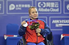 2023年亚残运会：越南举重运动员邓氏玲凤摘下了银牌