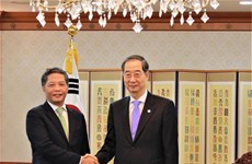 越共中央经济部部长陈俊英对韩国进行工作访问