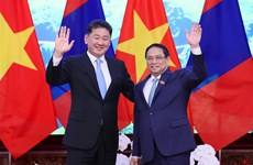 越南政府总理范明政会见蒙古国总统呼日勒苏赫