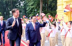 越南政府总理范明政为荷兰首相举行正式欢迎仪式