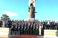 援柬越南志愿军和专家代表团访问柬埔寨马德望和暹粒两省