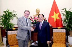 越南外交部长裴青山会见德国图林根州州长波多·拉梅洛