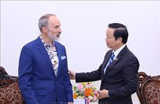 越南政府副总理陈红河会见美国哥伦比亚大学商学院教授