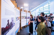 “澳大利亚非政府组织与越南合作发展成就”图片展在越南民族学博物馆正式开展