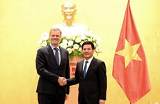 越南与法国优先开展涉及应对气候变化的合作活动