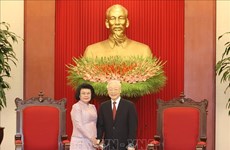 越共中央总书记阮富仲会见柬埔寨王国国会主席昆索达莉