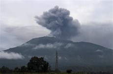 印尼火山喷发 至少11名登山者遇难