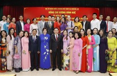 国会主席王廷惠会见旅居老挝越南人代表