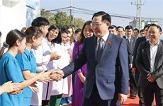 越南国会主席王廷惠造访老挝La Vie国际医院