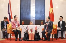 越南国会主席王廷惠会见泰国商会主席和部分龙头企业领导人
