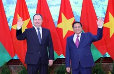 越南政府总理范明政与白俄罗斯总理罗曼·戈洛夫琴科举行会谈