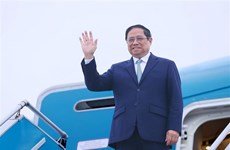 越南政府总理范明政启程出席东盟-日本建交50周年纪念峰会