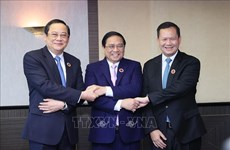 范明政总理与老挝和柬埔寨总理共进早餐并共事