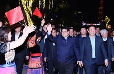 政府总理范明政同高平省人民共同喜迎2024新年的到来