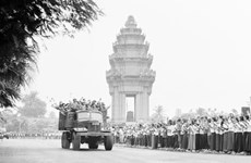 柬埔寨1月7日胜利日45周年：继续培育柬越全面合作关系