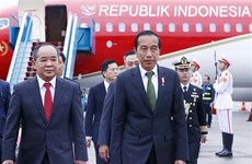 印尼总统佐科·维多多抵达河内  开始对越南进行国事访问