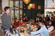 “越南餐厅里的越南语书架”：传播对越南的热爱