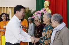 越南国家主席武文赏向永隆省各阶层人民致以新春祝福