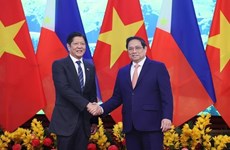越南政府总理范明政会见菲律宾总统费迪南德·罗慕尔德兹·马科斯