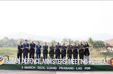  阮新疆上将出席东盟防长非正式会议并发表重要讲话
