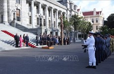 新西兰总理拉克森举行仪式  欢迎范明政访新