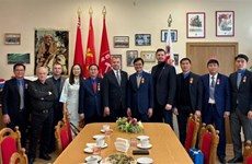 胡志明共青团中央高级代表团访问白俄罗斯