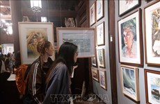 越南有史以来规模最大的国际水彩画展在文庙国子监开展