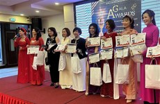 法国越南女企业家表彰会在巴黎举行