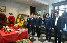 越南国会副主席阮德海前往俄罗斯驻越大使馆吊唁恐袭事件遇难者