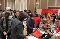 越南驻日大使馆妇女协会参加爱心义卖活动