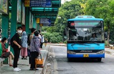 首都河内10条公交线路试行电子票