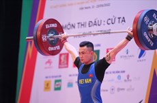 越南选手运动员赖嘉成在 2024 年世界举重杯上摘下金牌