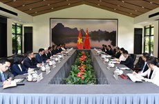 越南外交部长裴青山与中国外交部长王毅举行会谈