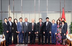 越南国会主席王廷惠会见中国企业领导