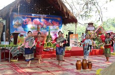 得乐省居民欢乐同心共度老挝传统新年 