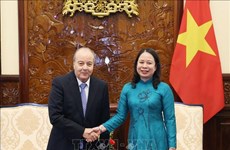 国家代主席武氏映春会见前来辞行的阿尔及利亚驻越大使布巴津·阿卜杜勒哈米德